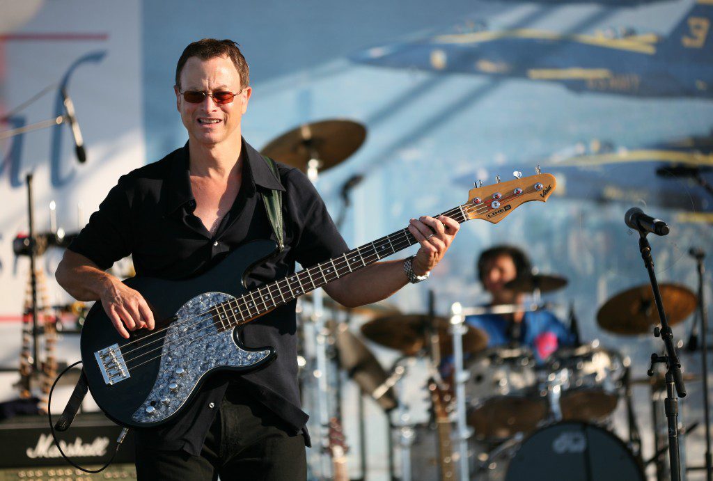Gary_Sinise_on_stage_1_crop